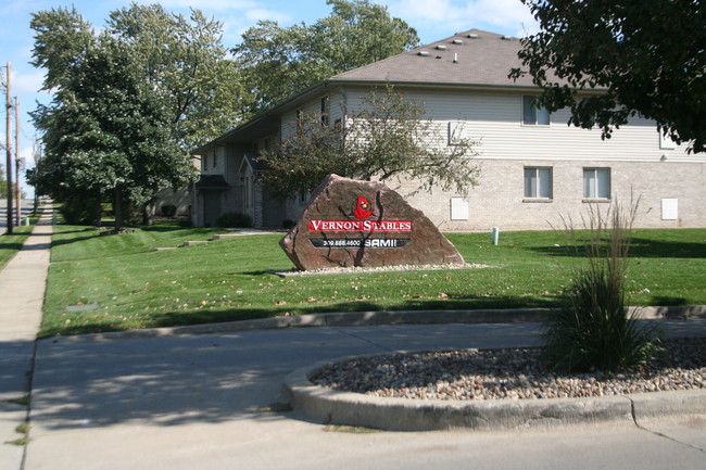 Vernon Stables - 608 Kingsley St