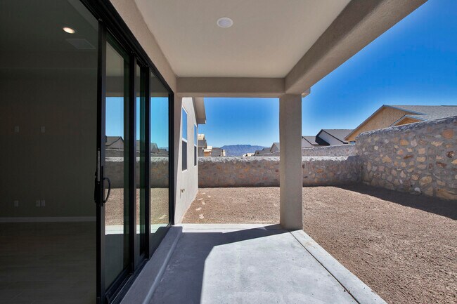 Building Photo - 729 C. Escondida