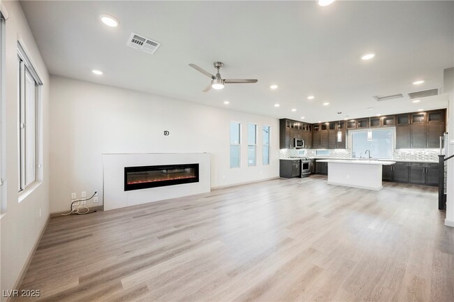 Building Photo - 8081 Misty Canyon Ave