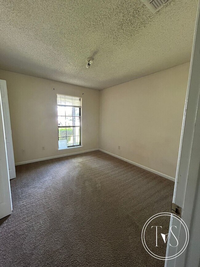 Building Photo - 109 Larkin Ct