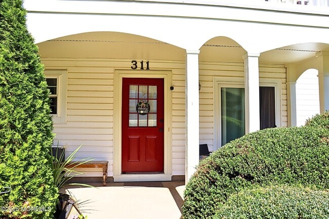 Building Photo - 311 Tulip Ln