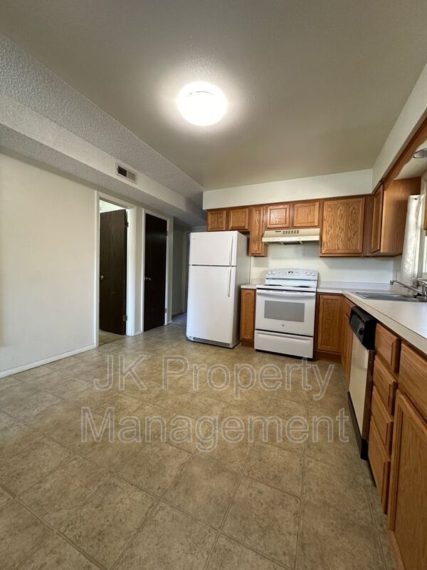 Building Photo - 1815 8th Ave N