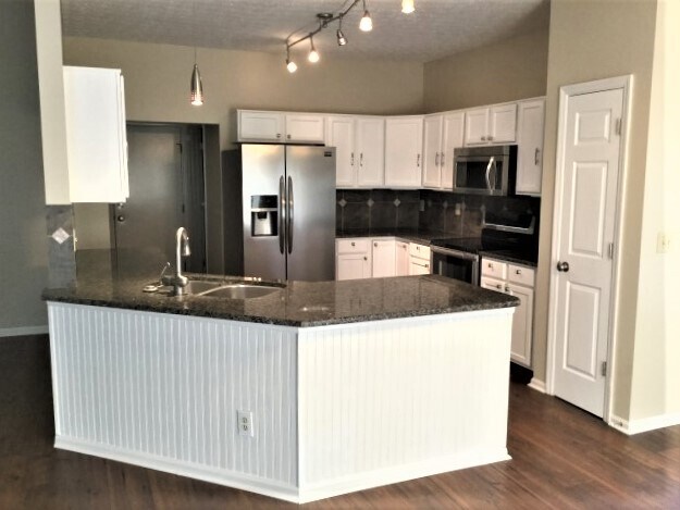 Building Photo - 742 Keltoncrest Dr