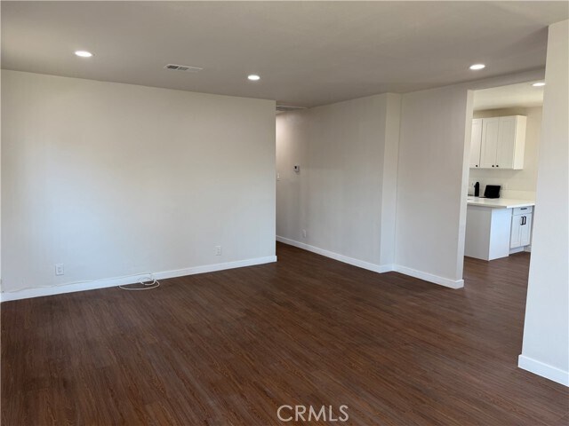 Building Photo - 1327 W 89th St