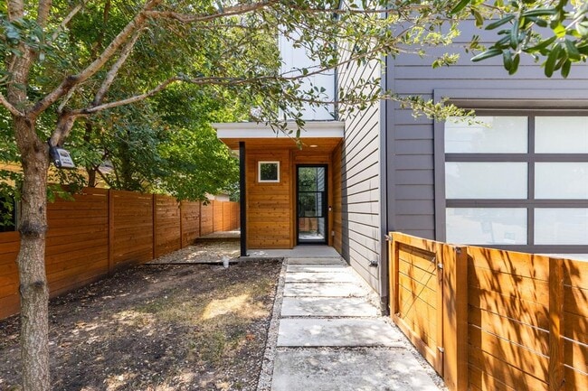 Building Photo - 2813 Prado St