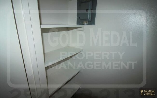 Building Photo - 926 JR Ct – Your Cozy Cove Retreat!