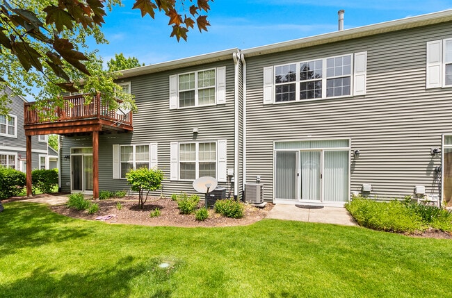 Building Photo - 913 Genesee Dr