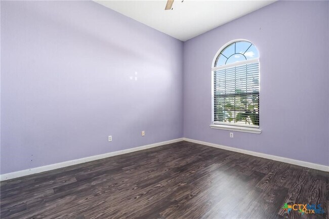 Building Photo - 605 Paintbrush Dr