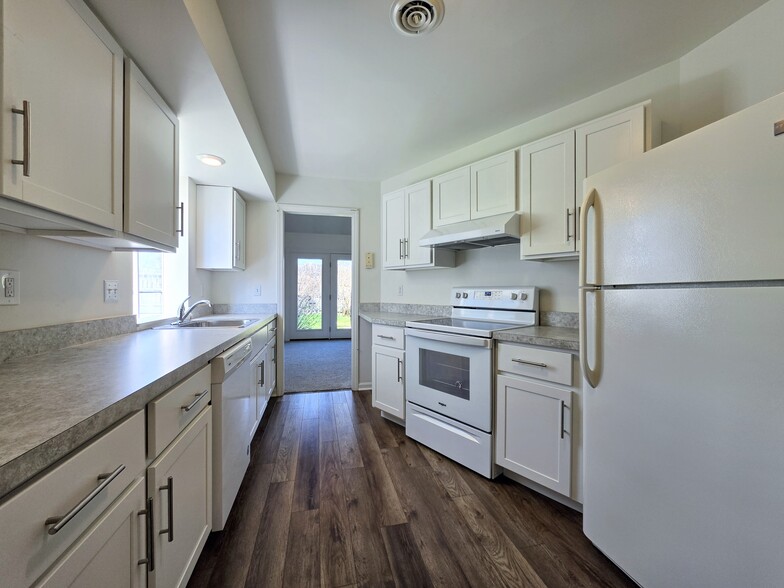 Building Photo - 391 E Jackson St