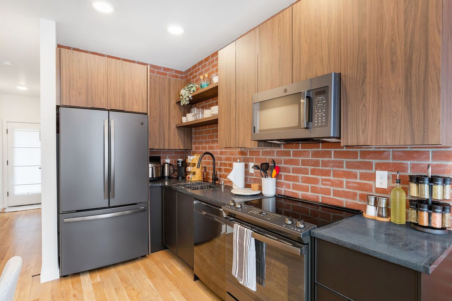 Building Photo - 815 17th Ave