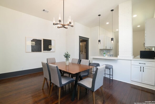 Building Photo - 207 Loretta Pl