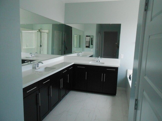 Building Photo - Beautiful Spacious Home in Henderson