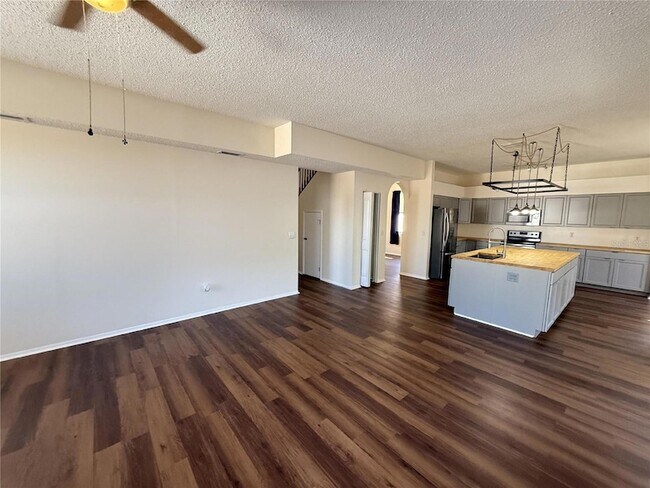 Building Photo - 12653 Longcrest Dr