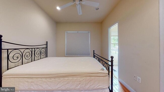 Building Photo - 615 16th St NE