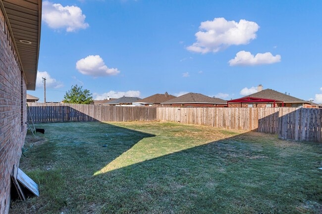 Building Photo - 705 E 95th St