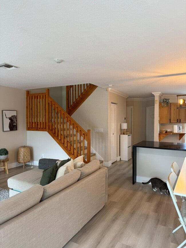 Building Photo - 1120 W Lakes Dr