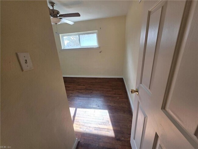 Building Photo - 618 Beach View St