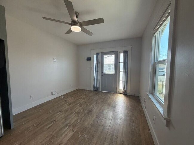 Building Photo - Charming Imperial Beach Home Minutes from the Coast
