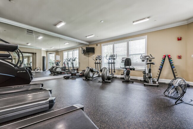 Building Photo - 605 Brook Ct