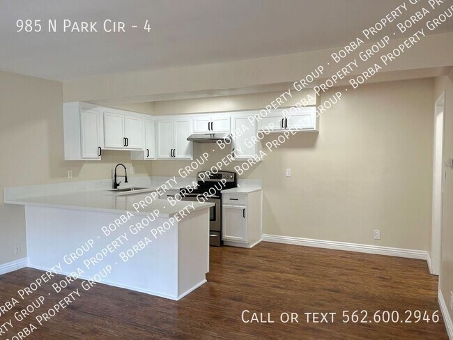 Building Photo - 985 N Pk Cir