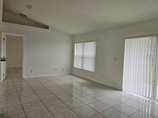 Building Photo - 13345 Pinyon Dr