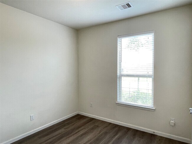 Building Photo - 28519 Willow Orchard Ln