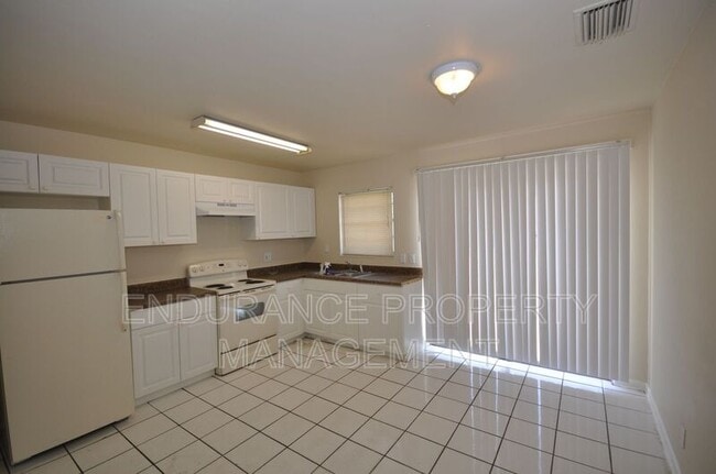 Building Photo - 139 W 28th St