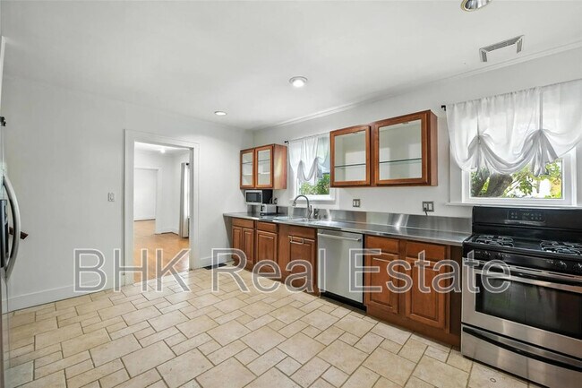 Building Photo - 4036 Dexter Ave