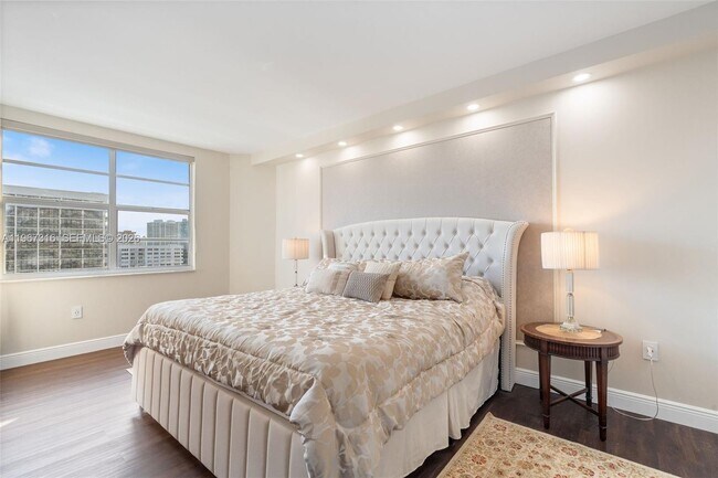 Building Photo - 1985 S Ocean Dr