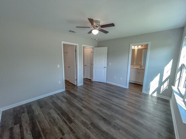 Building Photo - 202 Evans Ter