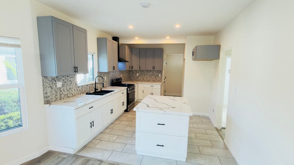 Building Photo - 1162 E 46th St