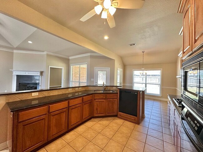 Building Photo - 2040 Yasmeen Cir