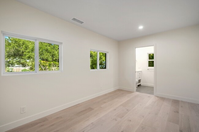 Building Photo - 579 Hot Springs Rd