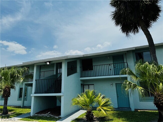 Building Photo - 4903 Vincennes St