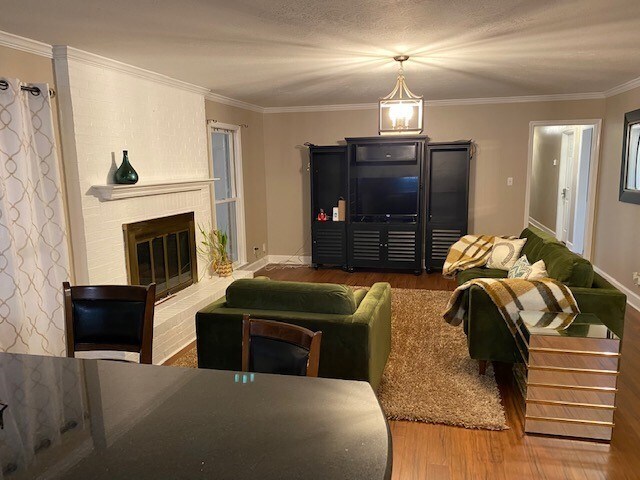 Building Photo - 1706 Pineknoll Ln