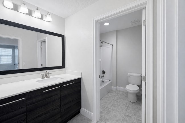 Building Photo - Spacious 3-Bedroom Townhouse Oasis in Haines City – Your Perfect Retreat!