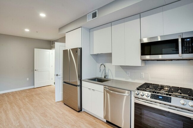 Building Photo - 2210 Wisconsin Ave NW