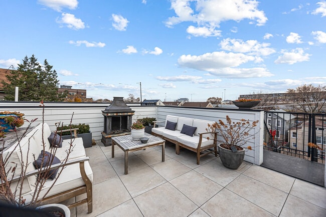 Building Photo - 1738 W 17th St