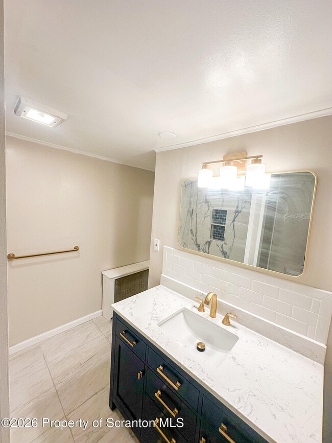 Building Photo - 833 George St