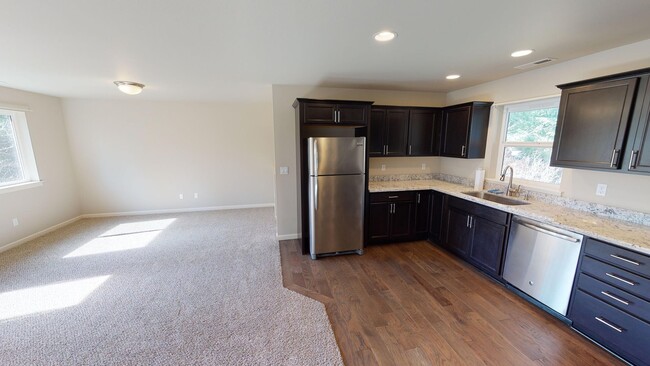 Building Photo - Manchester 3 Bedroom Available June 15th!