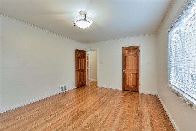 Building Photo - 715 30th Ave