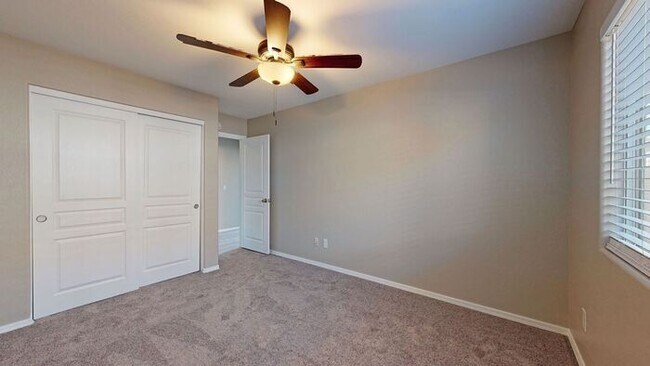 Building Photo - 3830 E Kroll Dr