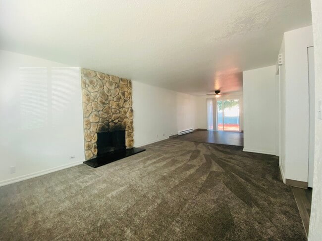 Building Photo - Beech Place Duplex