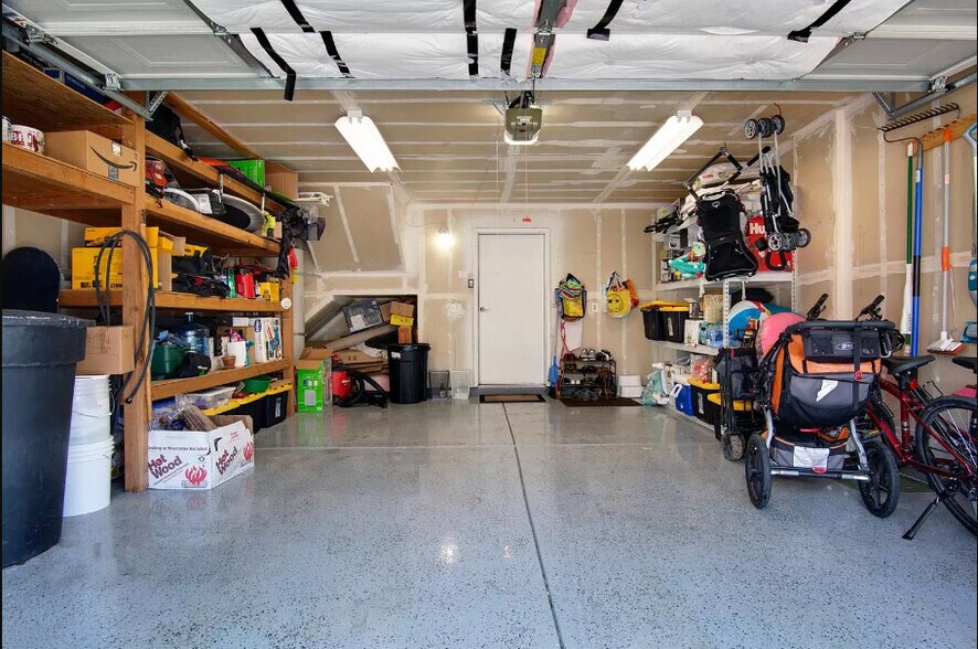 Building Photo - 35 Patricia Way