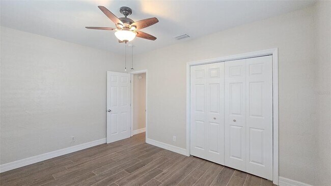 Building Photo - 515 34th Ave NE