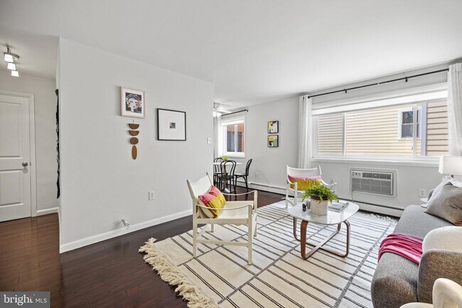 Building Photo - 1341 Clifton St NW