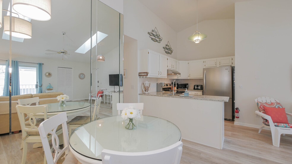 Building Photo - 16 N Monroe Ave