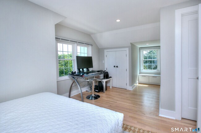 Building Photo - 537 Penfield Rd
