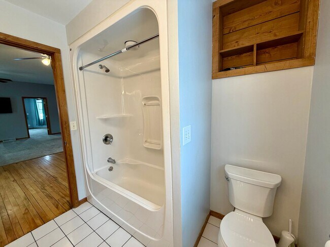 Building Photo - 407 N State St