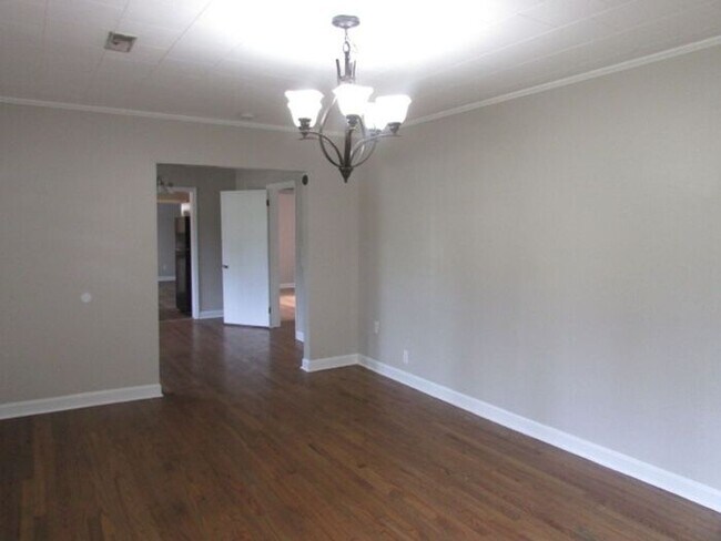 Building Photo - Close to Downtown Sumter
